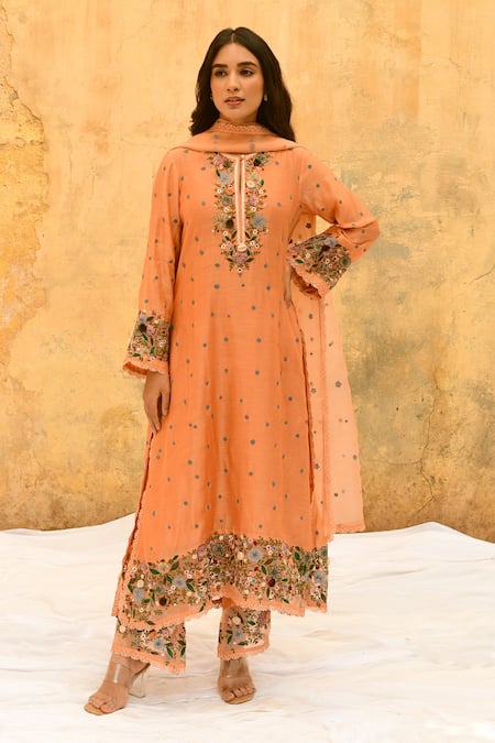 Label Niti Bothra Peach Pure And Handwoven Banarasi Silk Embroidery Flower Rosette & Kurta Set