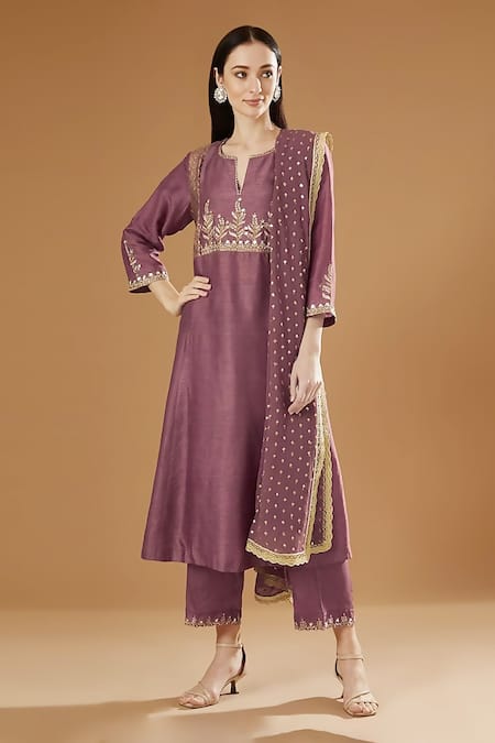 OMI Purple Cotton Embroidery Split V-neck Placement Leaf Vine Kurta Set 