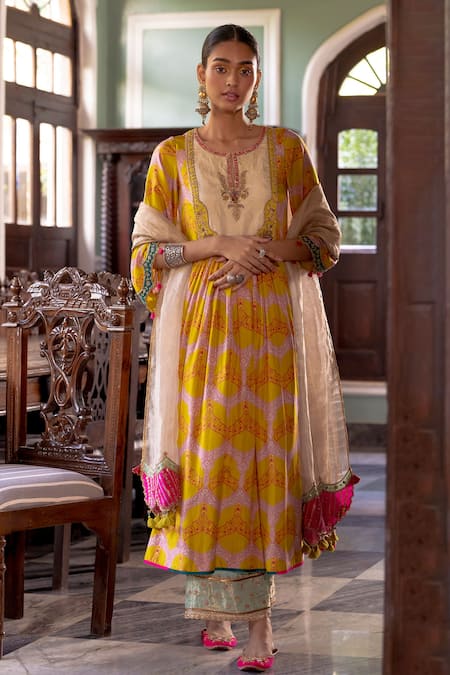 Rajiramniq Silk Printed Kurta Set 