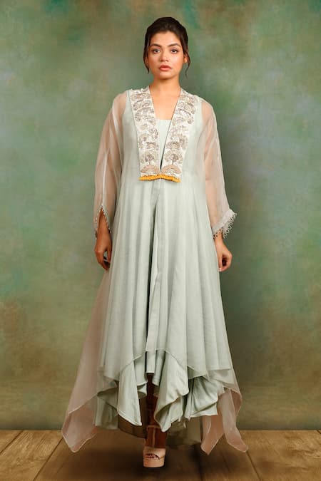 Garo Double Layered Gown With Cape 