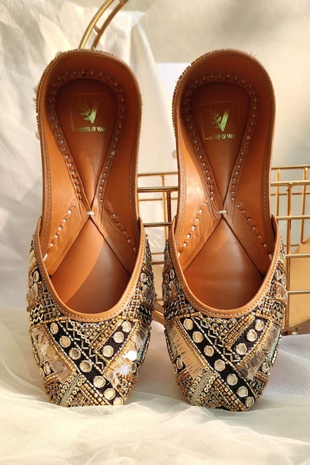 House Of Vian Nazm Embroidered Juttis 