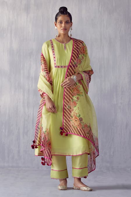 Amisha Kothari Chandni Kurta Set With Printed Dupatta 