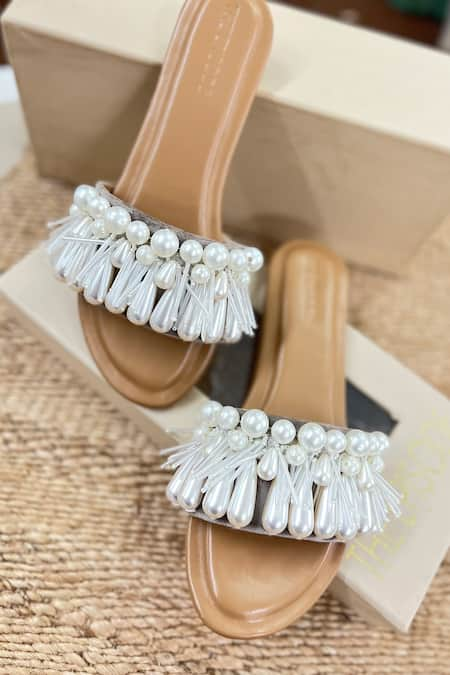 THE EPISODE Dainty Steps Embellished Flats 