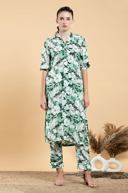 Divi by sonal khandelwal Green Muslin(viscose) Printed Wild Floral V Neck Apple Tunic And Pant Set 