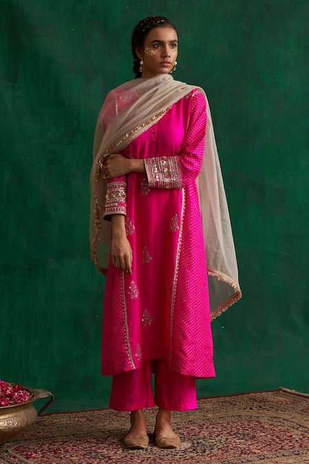 Rekha Agra Magenta Habutai Silk, Dupatta Organza Sequin And Zari Hand Embroidered Kurta Set