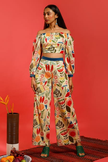 LABEL SHRISTI CHETANI Yellow Chanderi Printed Floral One Shoulder Crop Top And Pant Set 