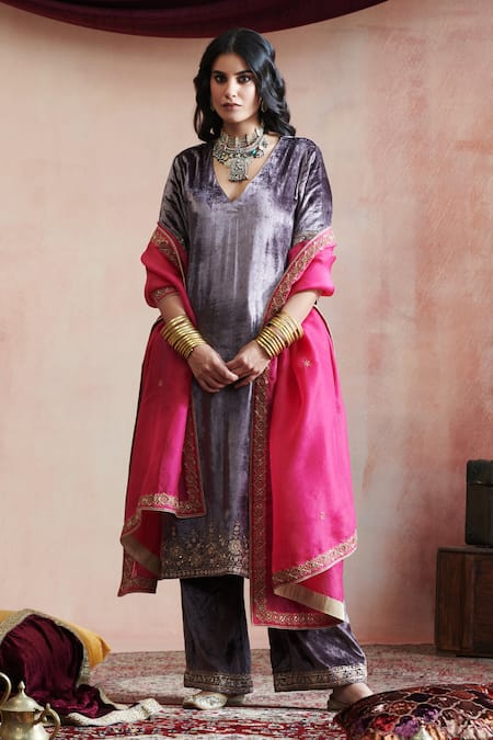 Weaver Story Embroidered Kurta Set 