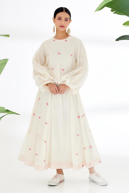 Nikasha Cream Handwoven Jamdani Cotton Heart Pattern And Blanket Stitch Details Round Top