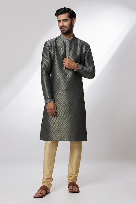 Samyukta Singhania Banarasi Floral Ogee Pattern Kurta 