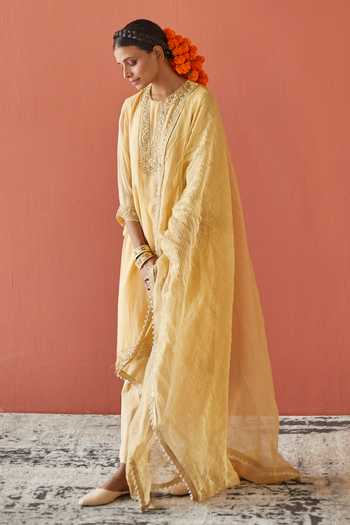 Women Beige Ethnic Floral Print Embroidered Kurta with Zari work & Trousers