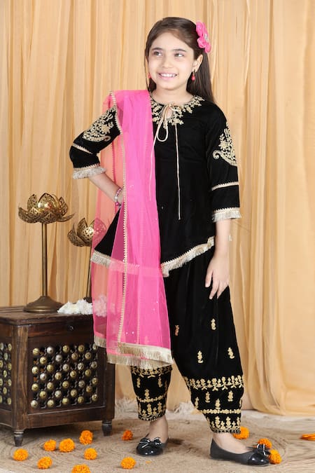 The little celebs Black Velvet Embroidery Zari Kurta Set 