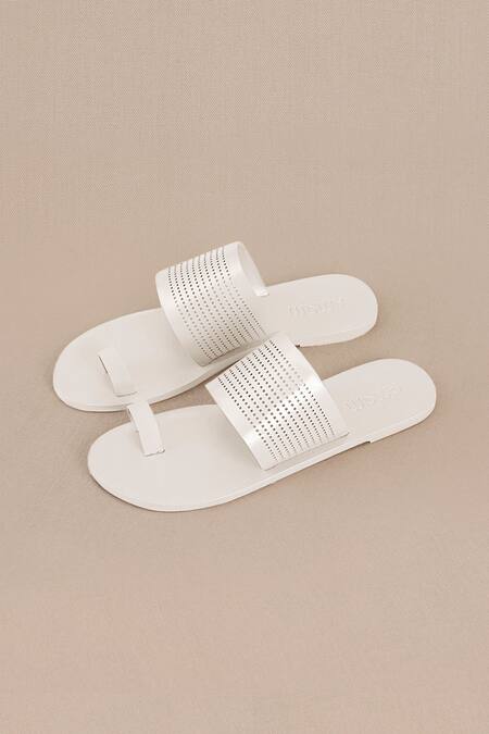 Buy Ampm Ivory Laser Cut Kolhapuri Flats at Aza Fashions Buy_Ampm_Ivory Laser Cut Kolhapuri Flats_at_Aza_Fashions