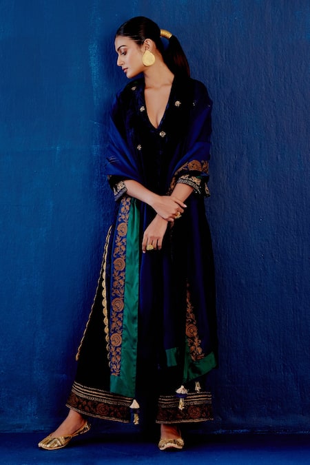 Devnaagri Zari Embroidered Velvet Kurta Set 