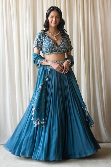 India Sarees Performance Woman Peacock Blue Lehenga Choli Belly