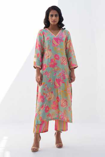 Buy Archana Shah Green Silk Pomegranate V Neck Evoke Pomo Pattern Kurta And Pant Set at Aza Fashions Buy_Archana Shah_Green Silk Pomegranate V Neck Evoke Pomo Pattern Kurta And Pant Set _at_Aza_Fashions