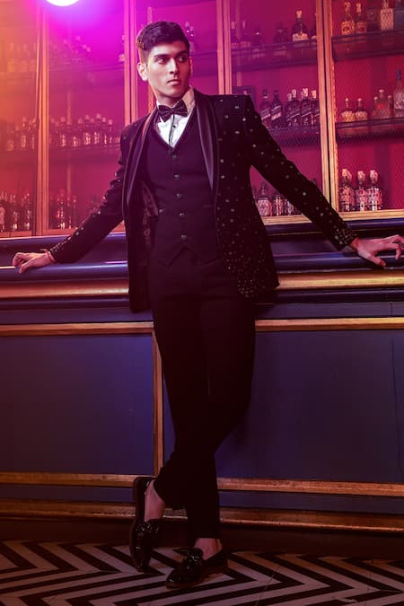 Buy Kora By Nilesh Mitesh Black Silk Embellished Geometric Patterns Glimmering Suit Set at Aza Fashions Buy_Kora By Nilesh Mitesh_Black Silk Embellished Geometric Patterns Glimmering Suit Set_at_Aza_Fashions