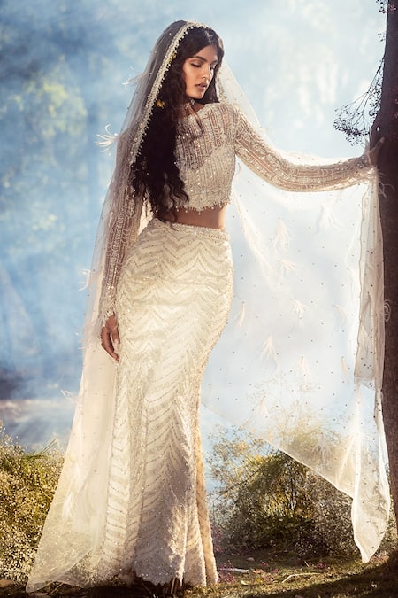 Nitika Gujral Ivory Blouse And Skirt Net Embroidered Sequin Crystal & & Veil Set 