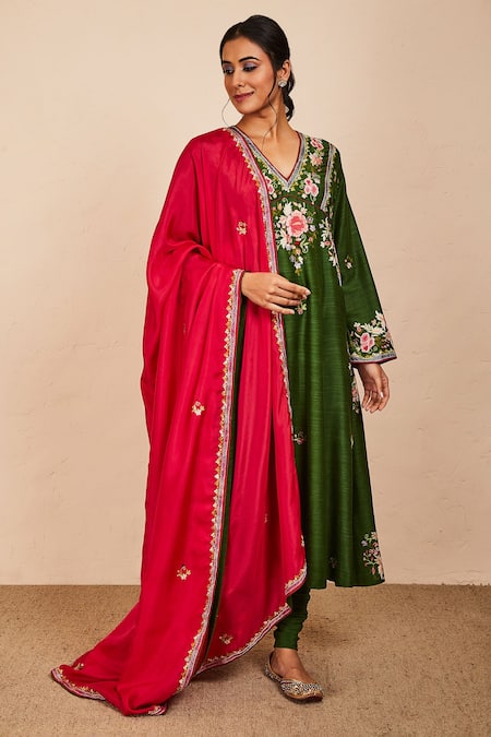 Sue Mue Shambhavi Embroidered Kurta Set 
