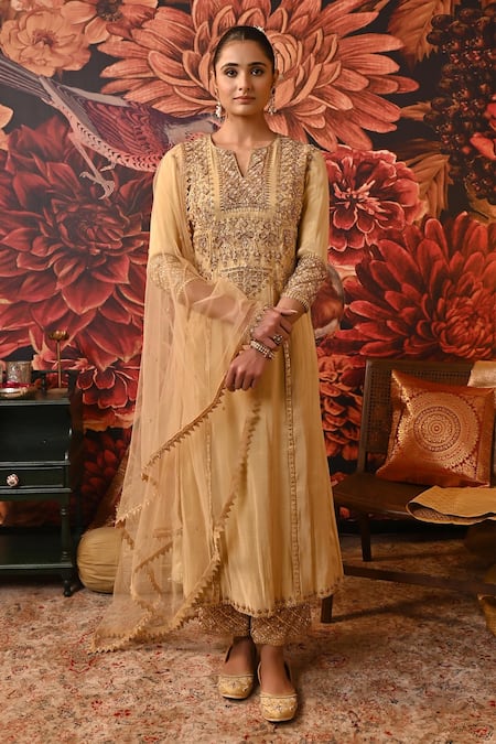 Moledro Shira Embroidered Kurta Set 