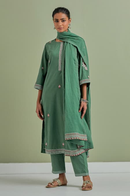 Priya Chaudhary Floral Embroidered Kurta Pant Set 