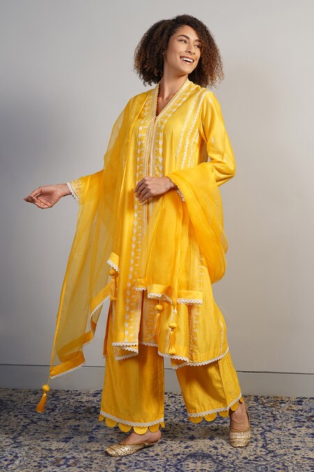 Samant Chauhan Yellow Cotton Silk Embroidered Aari V Neck Kurta Set