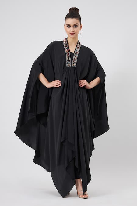 Aakaar Neckline Embellished Kaftan & Pant Set 