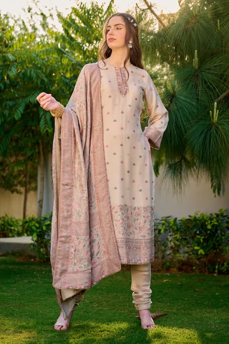 Safaa Rukhsaar Kantha Pattern Woven Kurta Set 