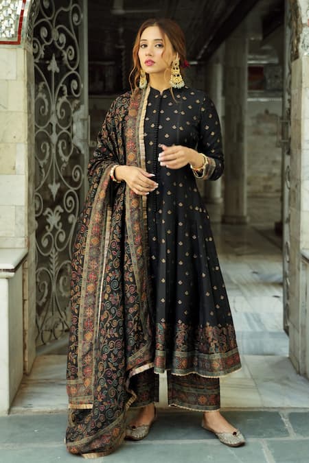 Safaa Black Vegan Silk Lining Shantoon Woven Floral Motifs The Makhmoor Anarkali Set 