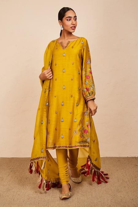 Sue Mue Gada Embroidered Kurta Set 