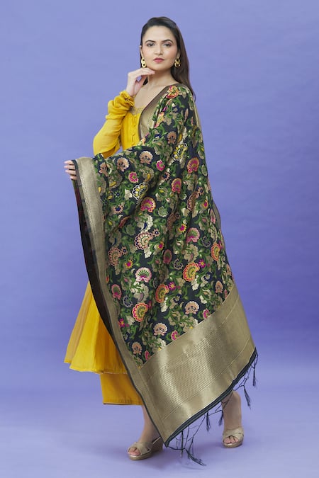 Samyukta Singhania Flower Pattern Dupatta 