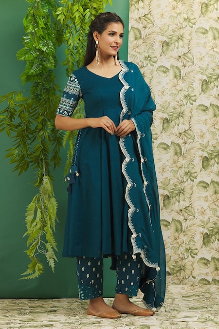 Alaya Advani Sleeve Embroidered Kurta Set 