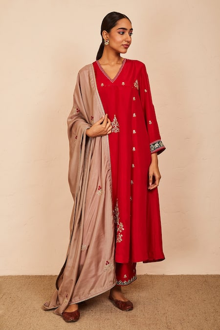 Sue Mue Kavya A-Line Embroidered Kurta Pant Set 