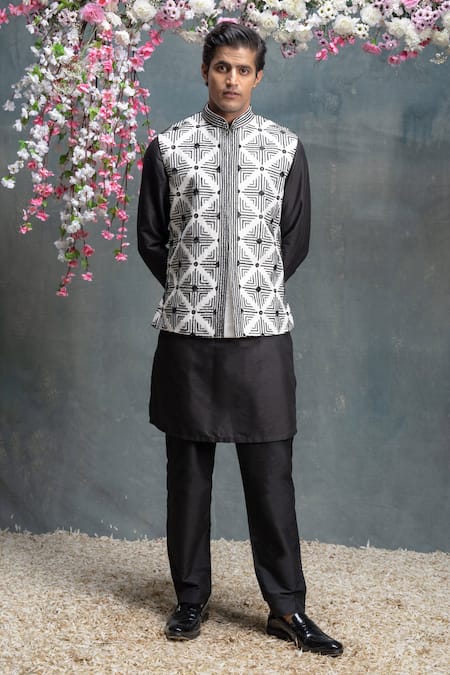 Sanjev Marwaaha Crystal Geometric Embroidered Bundi Kurta Set 