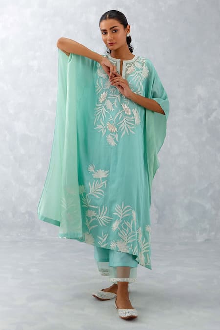 Devnaagri Thread Embroidered Kaftan & Pant Set 