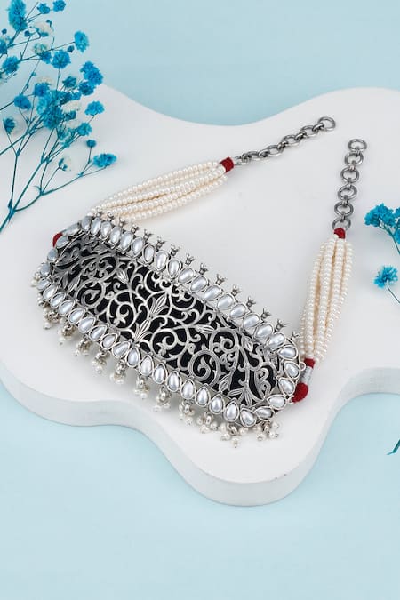 Sangeeta Boochra Sharia Pearl Embellished Choker 