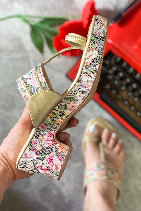 Essemm Flowy Kolhapuri Block Heels 