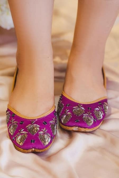 Cilwana Studio Purple Embroidered Cutdana Juttis 