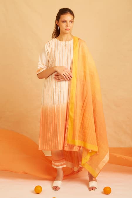 Banana Labs White Cotton Tassels Round Neck Carrot Ombre Kurta Pant Set 