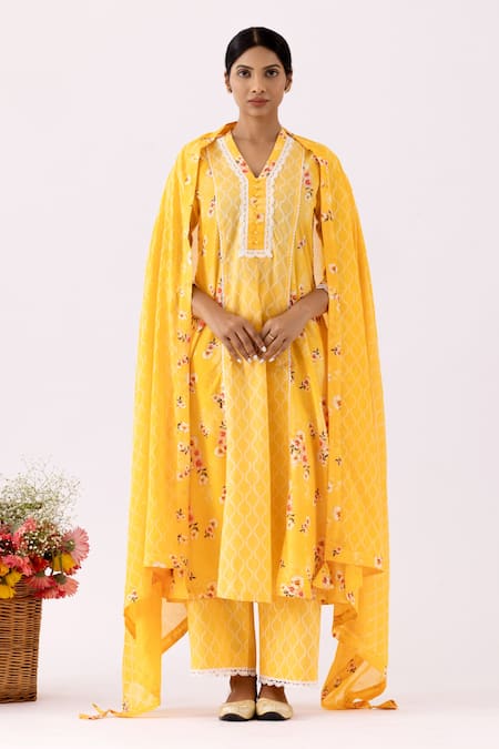 Buy Abbaran Yellow Cotton Lace, Embroidery V-neck Quatrefoil And Flower Print Kurta Set at Aza Fashions Buy_Abbaran_Yellow Cotton Lace, Embroidery V-neck Quatrefoil And Flower Print Kurta Set_at_Aza_Fashions