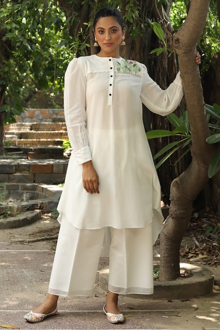 Desert Shine by Sulochana Jangir Embroidered Kurta 