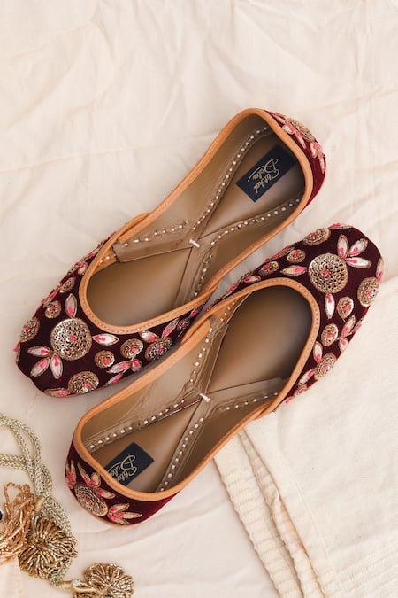 Stitched soles Traditional Drama Embroidered Juttis 