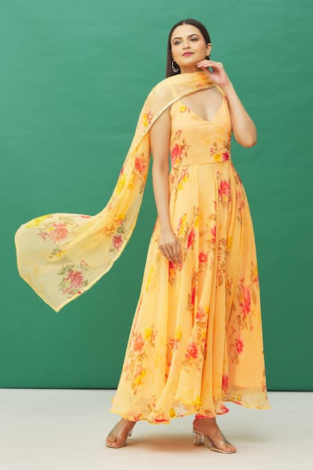 Elie Saab Resort 2019 beautiful yellow gown maxi chiffon dress style  PINTEREST: @eva_darling | Prom dresses yellow, Maxi dress, Evening dresses