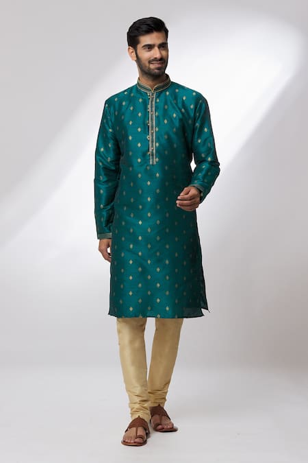 Samyukta Singhania Woven Floral Pattern Kurta Set 