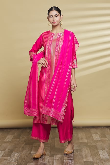 Samyukta Singhania Pink Liva Pattern Geometrical Round Kurta Set 