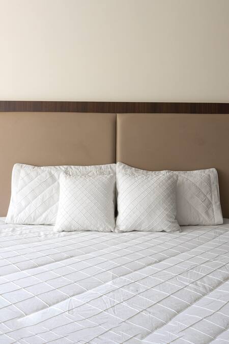 H2H White Linen Diamond Pattern Bedcover Set