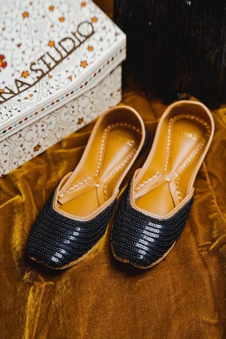 Cilwana Studio Sequin Work Juttis