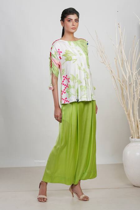 Garo Floral Print Pleated Top & Flared Pant Set 