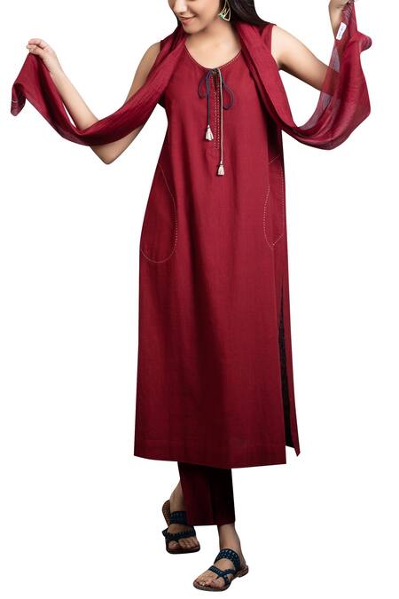 Anju Modi_Maroon Cotton Kurta Set_Online_at_Aza_Fashions
