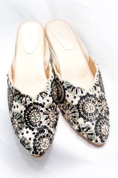 Shop Foot Fuel Cream Embroidery Hugable Mule Block Heels Online at Aza Fashions Shop_Foot Fuel_Cream Embroidery Hugable Mule Block Heels _Online_at_Aza_Fashions