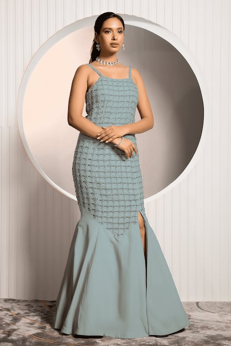 Emerald Green Hand Embroidered Fish-Cut Gown Design by Kamaali Couture at  Pernia's Pop Up Shop 2024